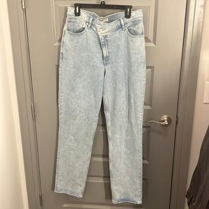 Abercrombie Curve Love 90’s Straight Ultra High Rise Jean